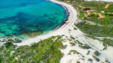Yukarıdan Jurien Körfezi 'nden Sandy Cape Reserve: Turkuaz suları ve kumlu kıyıları olan sakin bir kaçış.