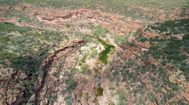 Kalbarri Ulusal Parkı 'ndaki Z Bend kaya oluşumu ve Kanyon' un göz alıcı kuş bakışı görüntüsü..