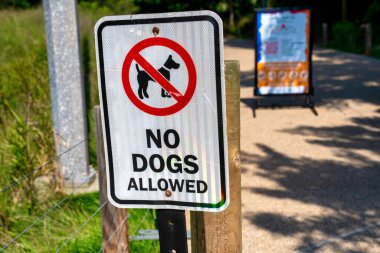 Şehir parkında Köpek Yasaktır.