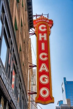 Chicago, IL - 27 Temmuz 2024: Chicago Tiyatrosu sokak tabelası.