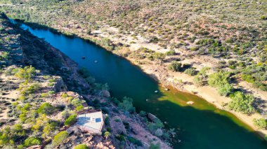 Hawks Head 'in çarpıcı hava görüntüsü, Kalbarri Ulusal Parkı' nda doğal bir dönüm noktası..