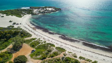 Yukarıdan Jurien Körfezi 'nden Sandy Cape Reserve: Turkuaz suları ve kumlu kıyıları olan sakin bir kaçış.