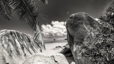 Seyşeller Takımadası 'ndaki La Digue Adası' nın muhteşem manzarası.