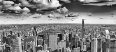 New York City - 24 Ekim 2015: Manhattan 'daki New York şehrinin panoramik hava manzarası.