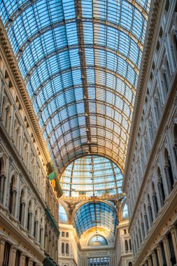 Napoli, İtalya. Galleria Vittorio Emanuele II 'nin İçi.