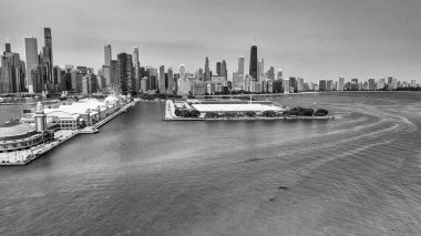 Güzel bir yaz gününde Donanma İskelesinden Chicago 'nun hava manzarası.