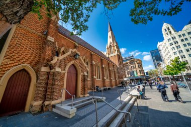 Perth, Avustralya - 12 Eylül 2023: Perth şehir merkezi binaları güneşli bir günde.