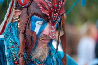 Lucca, İtalya - 1 Kasım 2024: Çizgi roman ve kostüm hayranları için görülmesi gereken bir etkinlik, Lucca Çizgi Roman ve Oyunları ikonik karakterler gibi giyinmiş binlerce hevesliye ev sahipliği yapıyor.