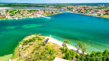 Hırvatistan 'ın Zadar kentinde Queens Beach hava manzarası.