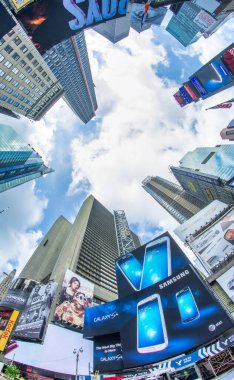New York - Haziran 2013: Times Meydanı ünlü bir turistik merkezdir.