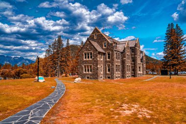 Banff Ulusal Park Yönetimi Yaz Saati Binası.