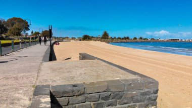 Melbourne, St Kilda Sahili 'nin kuş bakışı manzarası, kıyı şeridini gösteriyor.. 