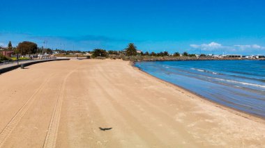 Güneşli bir günde Avustralya 'daki St. Kilda Sahili' nin hava manzarası.