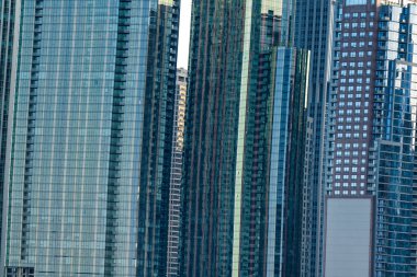 Chicago şehir merkezi gökdelenleri gün batımında.