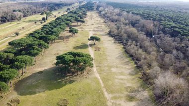 San Rossore 'ın panoramik hava manzarası, Pisa, uçsuz bucaksız doğa ve kıyı güzelliğiyle.