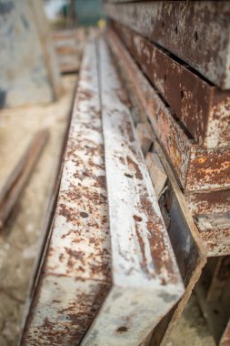 Çalışma Alanında İşçi ve Ekipmanlarla Erken İnşaat Aşaması.