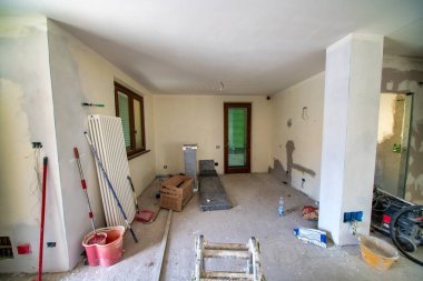 Modern İç Tasarım ve İnşaat Süreciyle Yeni Ev Yenileme Çalışmaları.