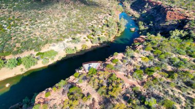 Hawks Head 'in çarpıcı hava görüntüsü, Kalbarri Ulusal Parkı' nda doğal bir dönüm noktası..