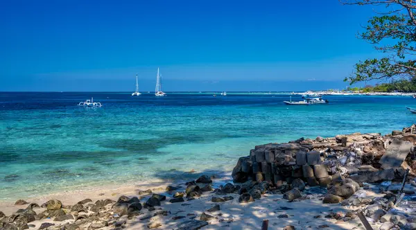 Endonezya 'nın Gili Havası' nın güzelliğini keşfediyor. Çarpıcı plajları ve berrak sularıyla..