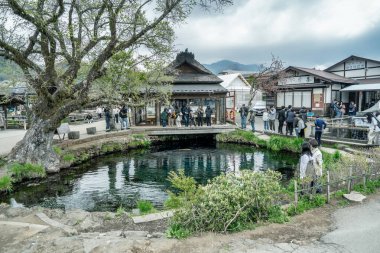 Oshino Hakkai, Japonya - 26 Nisan 2025: Oshino Hakkai, Japonya 'nın temiz su ve Mt. Fuji yakında..