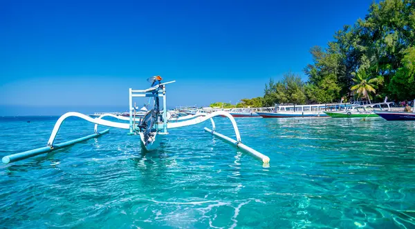 Endonezya 'nın Gili Havası' nın güzelliğini keşfediyor. Çarpıcı plajları ve berrak sularıyla..