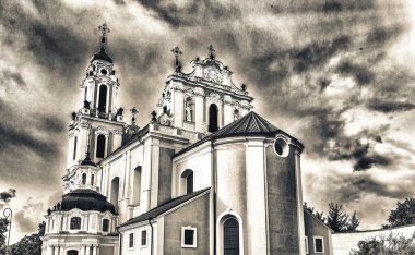 Litvanya, Vilnius 'taki St. Catherine (Kotrynos) kilisesinin güzel güneşli görüntüsü.