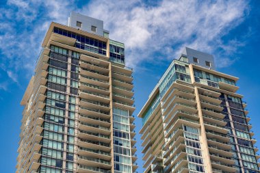 Güneşli bir günde Calgary 'de gökdelenler. Kanada