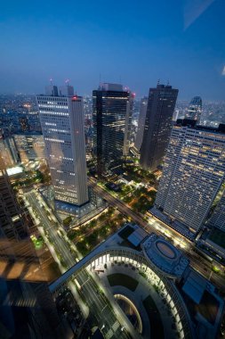 Shinjuku gözlem noktasından canlı Tokyo gökyüzü görüntüsü..