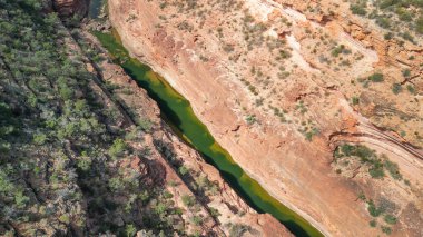 Kalbarri Ulusal Parkı 'ndaki Z Bend kaya oluşumu ve Kanyon' un göz alıcı kuş bakışı görüntüsü..