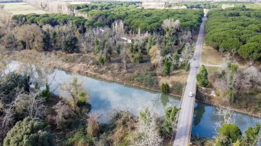 San Rossore 'ın panoramik hava manzarası, Pisa, uçsuz bucaksız doğa ve kıyı güzelliğiyle.