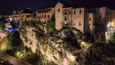 Tropea kasabasının ve kıyı şeridinin gece görüşü yaz boyunca insansız hava aracıyla aydınlatıldı..
