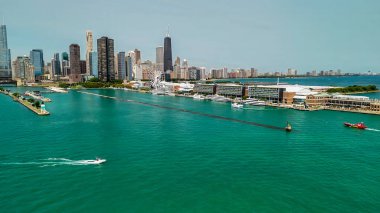 Güzel bir yaz gününde Donanma İskelesinden Chicago 'nun hava manzarası.