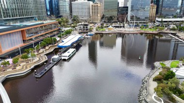 Perth 'teki Elizabeth Quay köprüsü İHA' dan ele geçirildi.