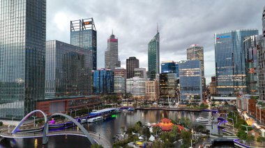 Perth 'teki Elizabeth Quay köprüsü İHA' dan ele geçirildi.