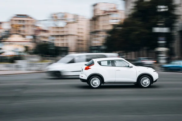 Ουκρανία Κίεβο Αυγούστου 2021 Toyota Hiace Αυτοκίνητο Κινείται Στο Δρόμο — Φωτογραφία Αρχείου