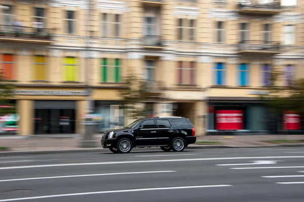 Ukraine Kyiv August 2021 Black Cadillac Escalade Car Moving Street — Stock Photo, Image