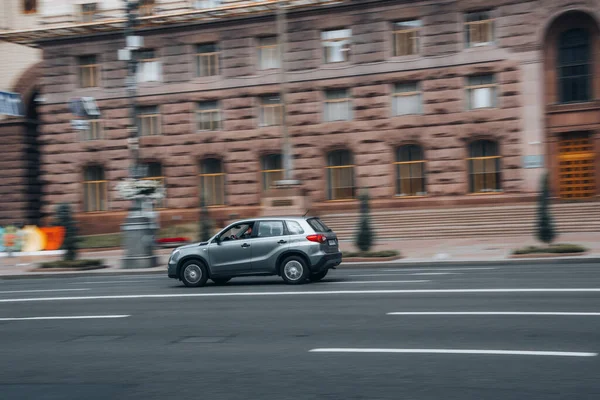 Ukrajina Kyjev Srpna 2021 Šedé Suzuki Vitara Auto Pohybující Ulici — Stock fotografie