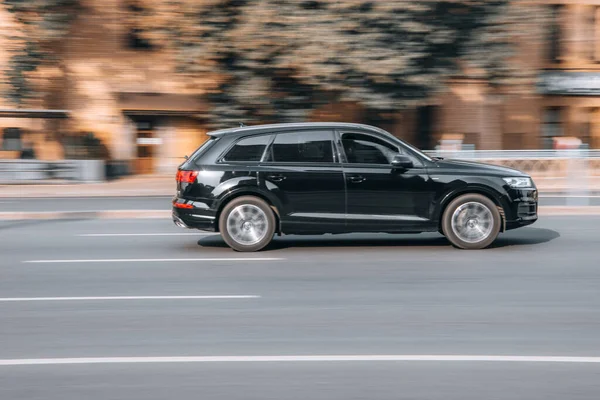 Ukrajina Kyjev Červen 2021 Černé Audi Auto Pohybu Ulici Editorial — Stock fotografie