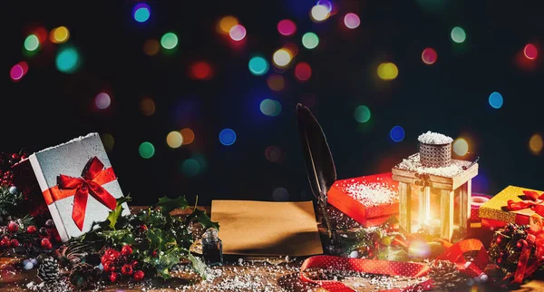 Tavolo Con Regali Una Lettera Bianca Babbo Natale — Foto Stock