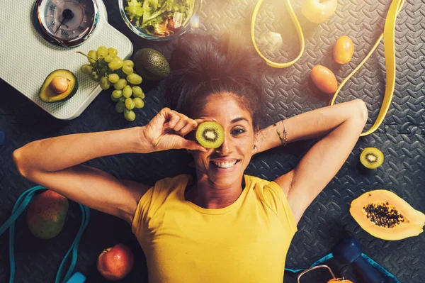 Woman Eat Healthy Trains Gym — Stok fotoğraf