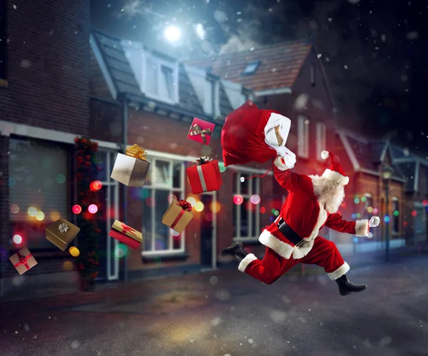Άγιος Βασίλης Τρέχει Γρήγορα Για Παραδώσει Όλα Δώρα Για Χριστούγεννα — Φωτογραφία Αρχείου