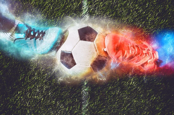 Два Противоположных Игрока Перед Футбольным Мячом — стоковое фото