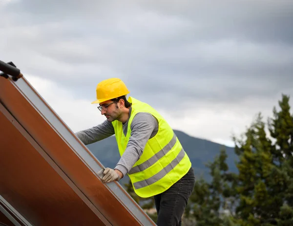 Man Works Renewable Energy Solar Panel Hot Water — Stock fotografie