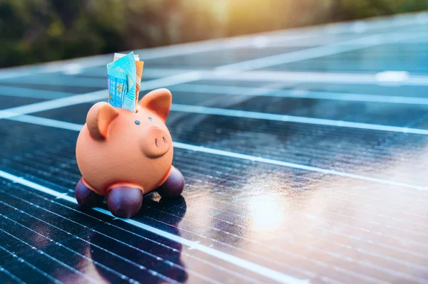 Money Saved Using Clean Energy Solar Panel — Stock Photo, Image