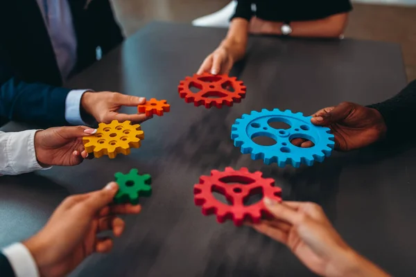 Businesspeople Connect Pieces Gears Partnership Integration Concept — Stock Photo, Image