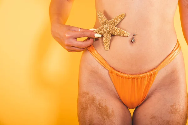Mulher Pronta Para Verão Segura Uma Estrela Mar — Fotografia de Stock