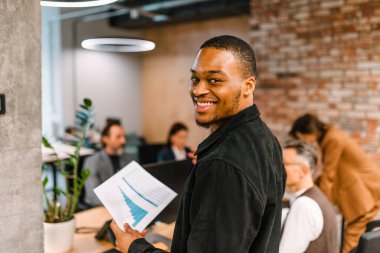 Ofiste birlikte çalışan iş adamlarının iki katına çıkarılması