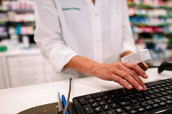 Woman Checkout Pharmacy — Stock Photo, Image