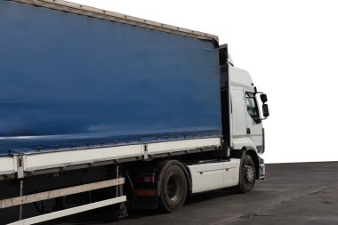 İzole edilmiş hızlı kamyon paketleri teslim etmeye hazır.