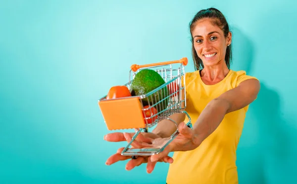 Mujer Feliz Hizo Una Compra Saludable Fruta Fresca —  Fotos de Stock
